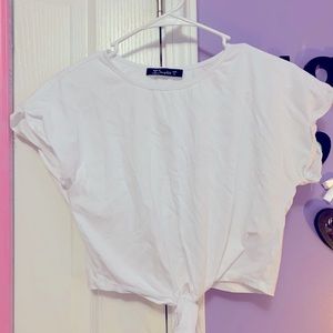 Tied white cropped ss with rolled sleeves